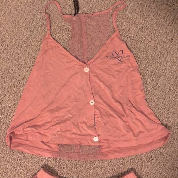 Lingerie/ pyjama set VS Top and shorts - Picture 2 of 6